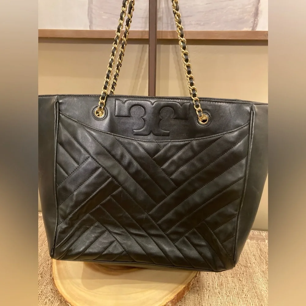 Tory Burch Alexa Black Soft leather quilted‎ Chevron Quilted Print Chain tote